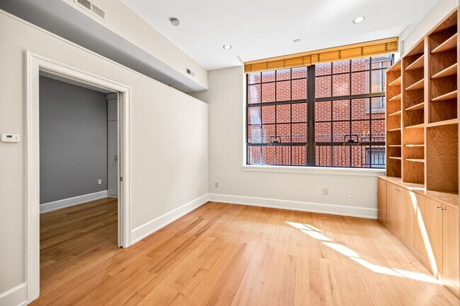 Building Photo - 2516 Q St NW
