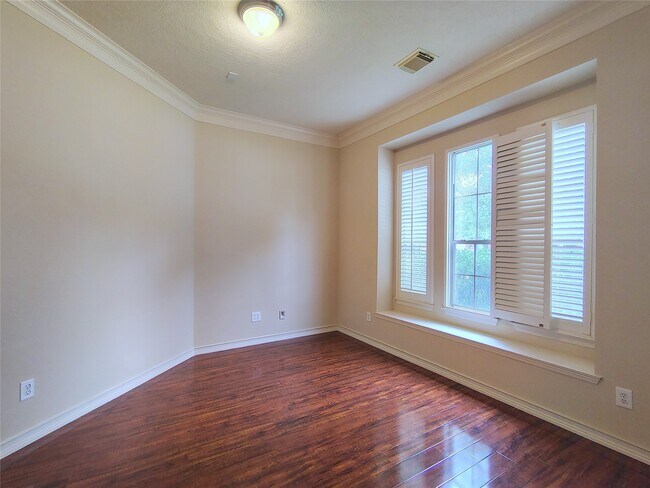 Building Photo - 5606 Grandwood Ln