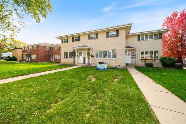 Building Photo - 27 E Thorndale Ave