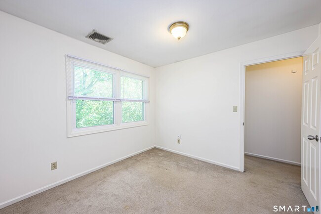 Building Photo - 1400 Hartford Tpke