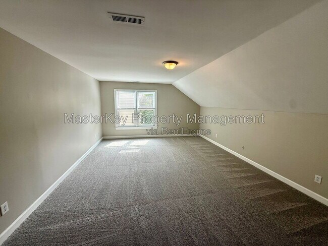 Building Photo - 701 Cricketfield Ln