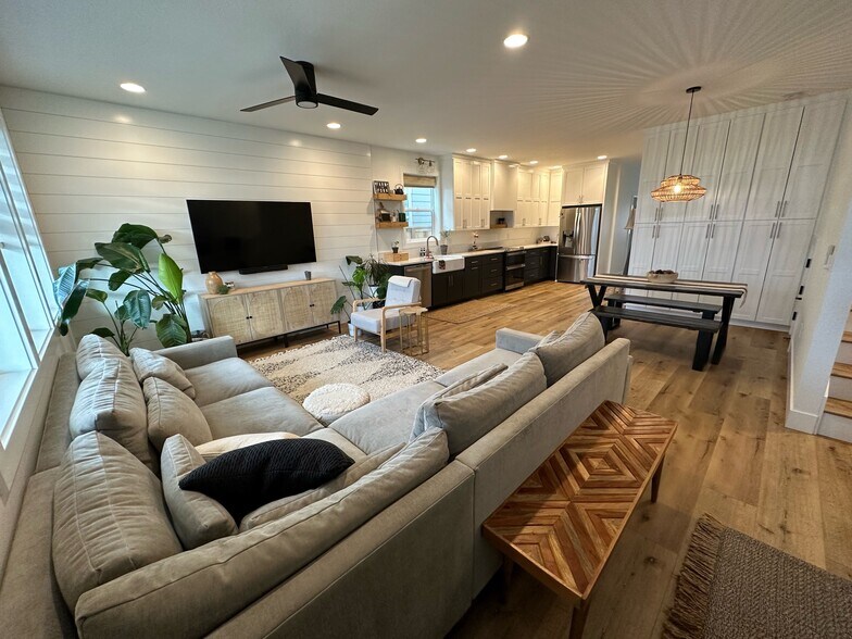 Building Photo - 3674 NE Jacob St