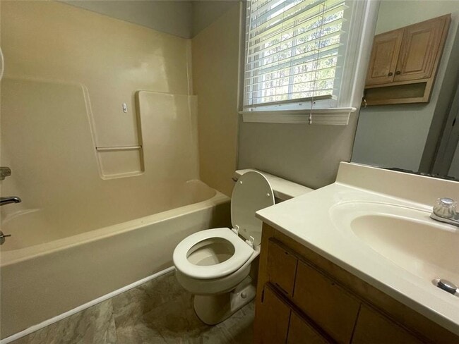 Building Photo - 5485 Bridle Dr