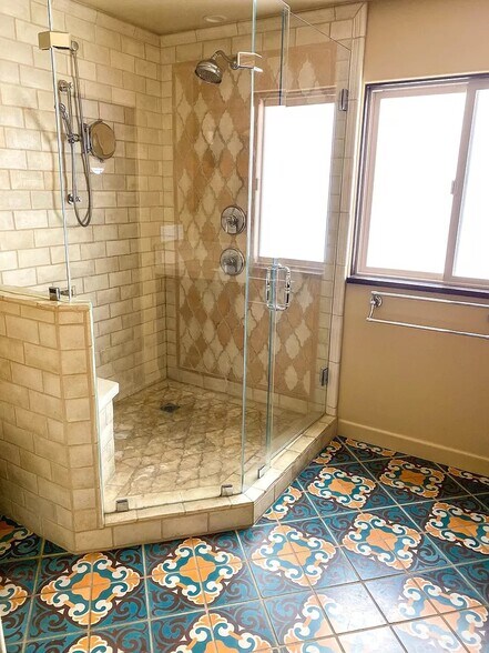 Building Photo - 221 24th St