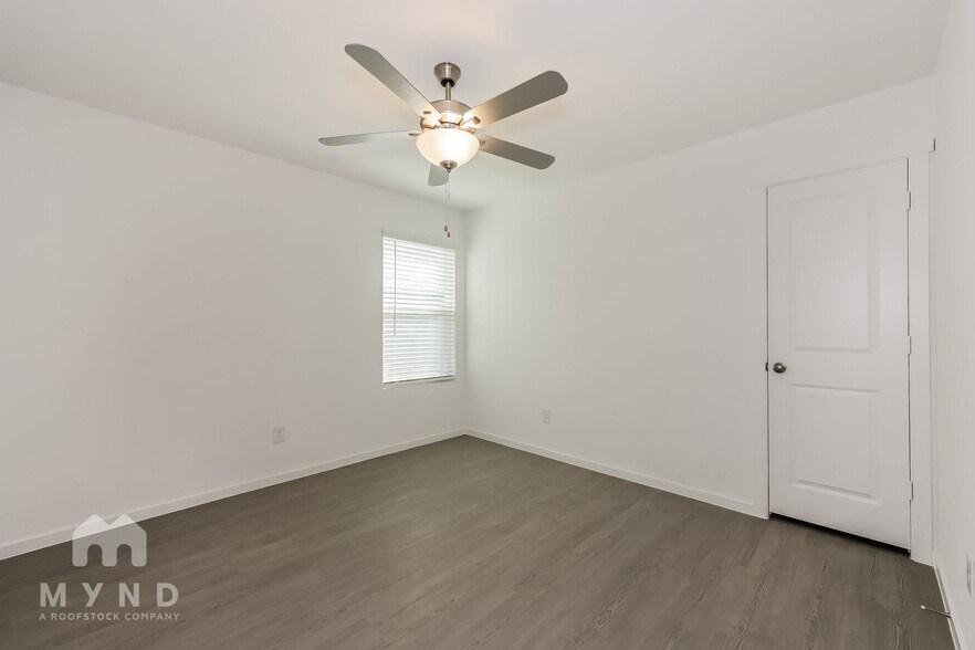 Building Photo - 2712 Ctr Crk Ln