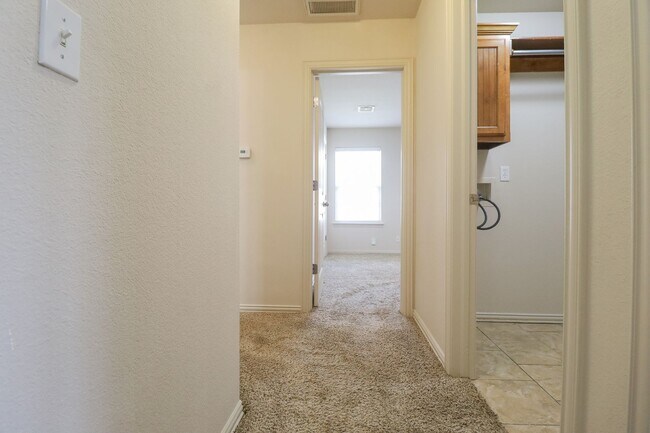 Building Photo - 3 Bed 2 Bath Home in Collinsville *Price D...