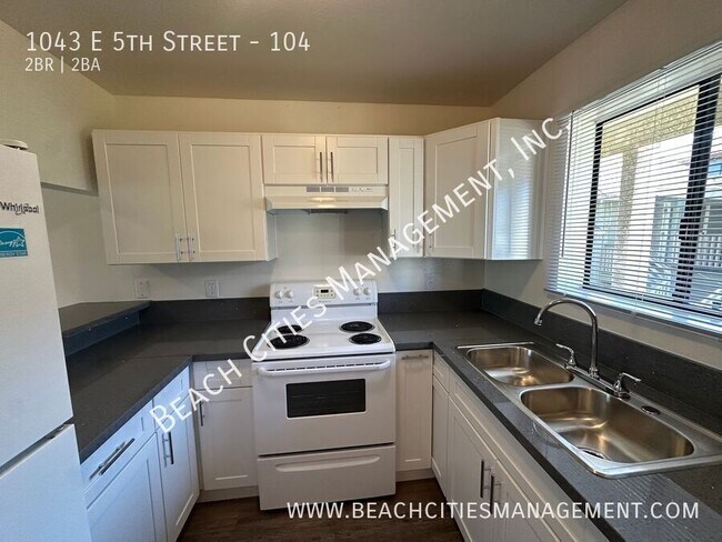 Building Photo - 1043 E 5th St