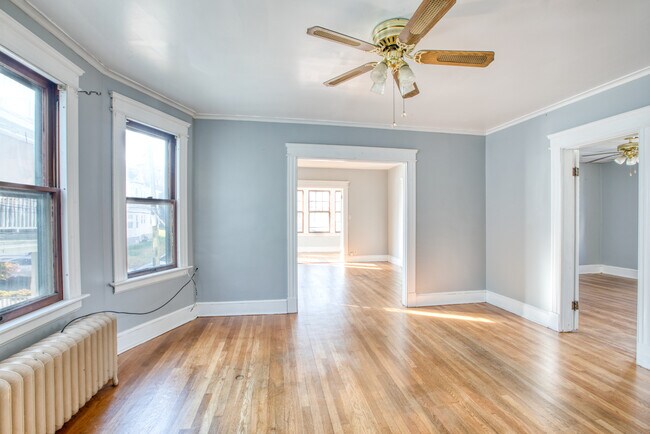 Building Photo - 226 Ledgeside Ave