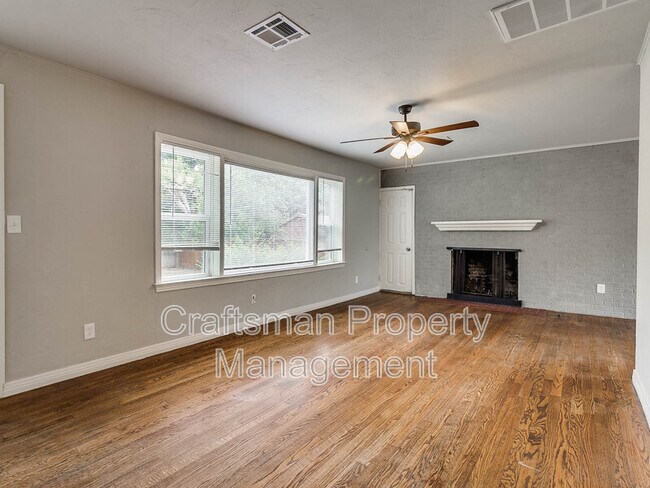 Building Photo - 1414 Oxford Way