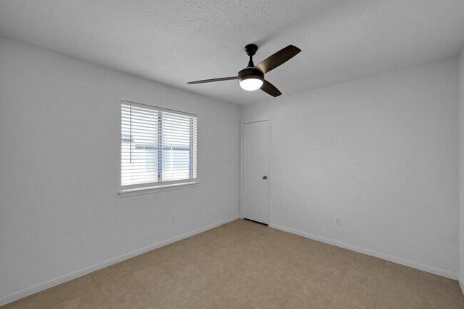 Building Photo - 11923 Silver Canyon Ln