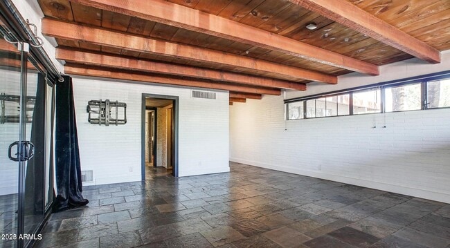 Building Photo - 902 W Verde Ln