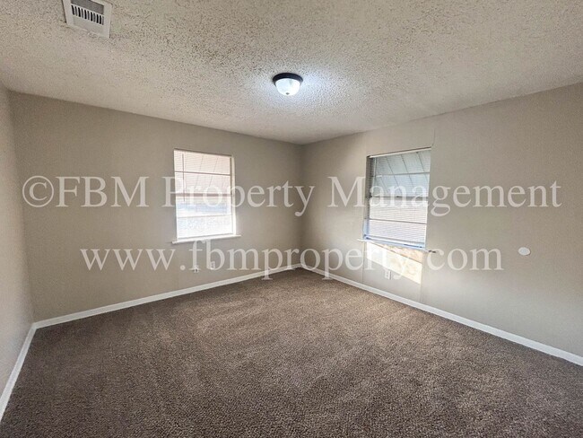 Building Photo - 1312 N Shawnee St