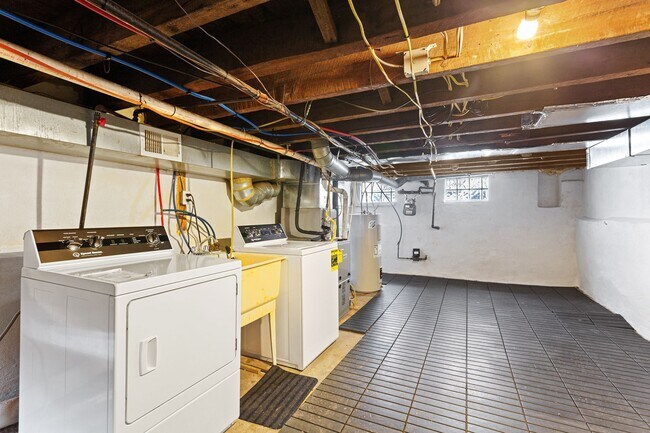 Building Photo - 2225 Taggert St