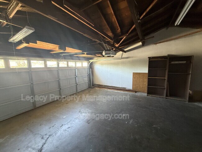 Building Photo - 309 Plum St
