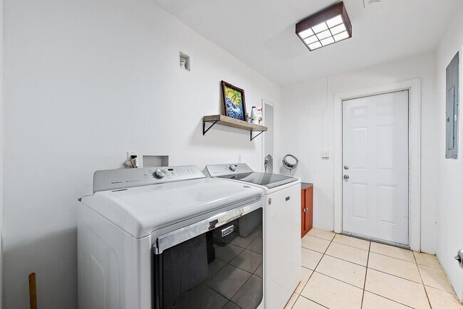 Building Photo - 409 Lighthouse Dr