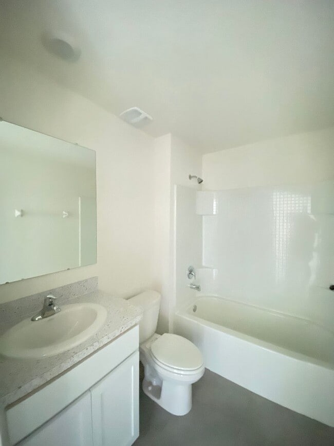 Building Photo - NOT AVAILABLE TO SHOW UNTIL MID APRIL Desirable Lake Diamond Subdivision 4/2/2 **Won't Last*