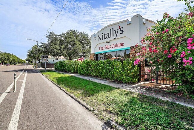 Building Photo - 779 12th Ave N