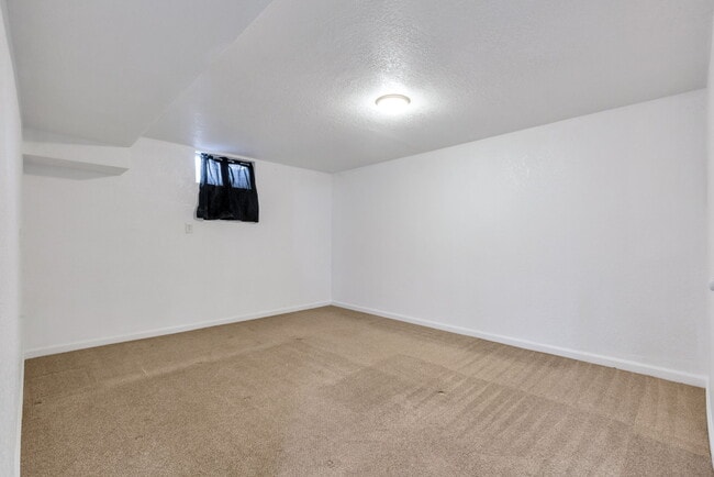 Building Photo - 1230 S Pierce St