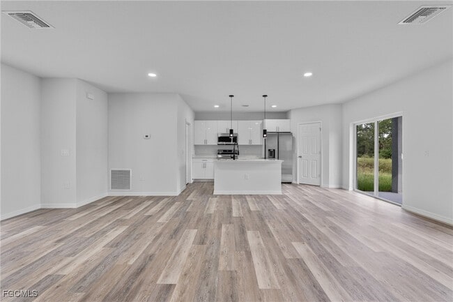 Building Photo - 945 Butler St E