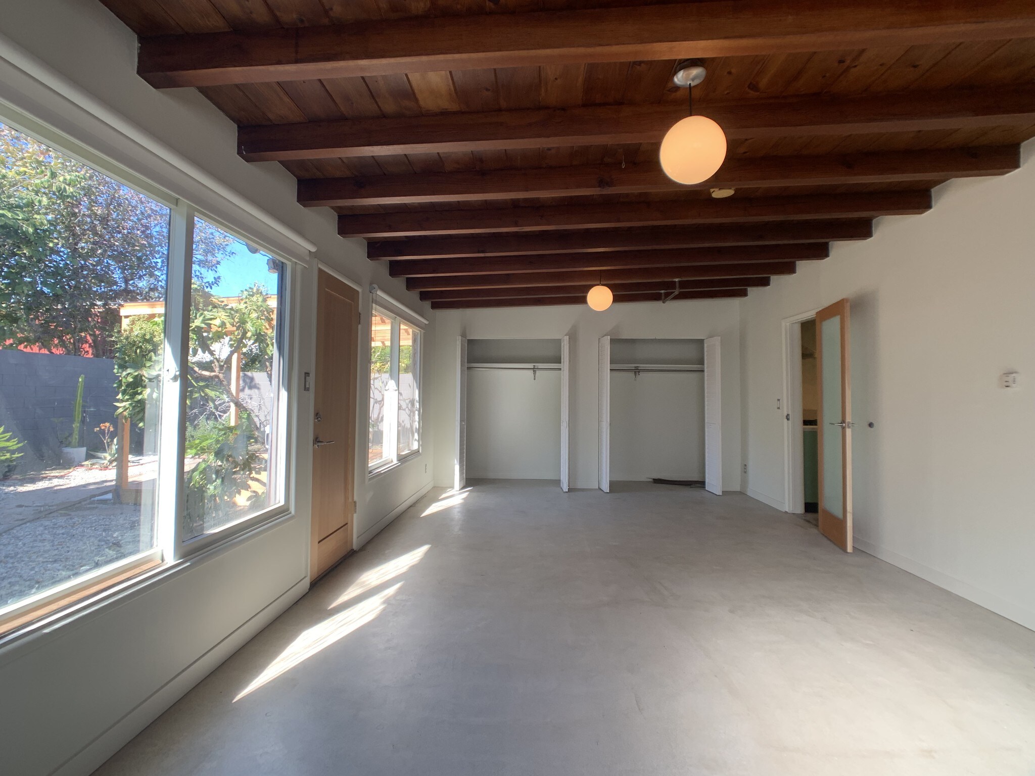 MASSIVE bedroom - 4317 Westlawn Ave