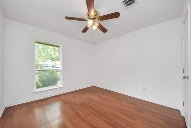 Building Photo - 10327 Sageburrow Dr