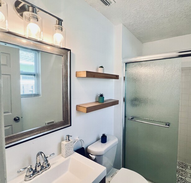 Building Photo - 816 5th St S