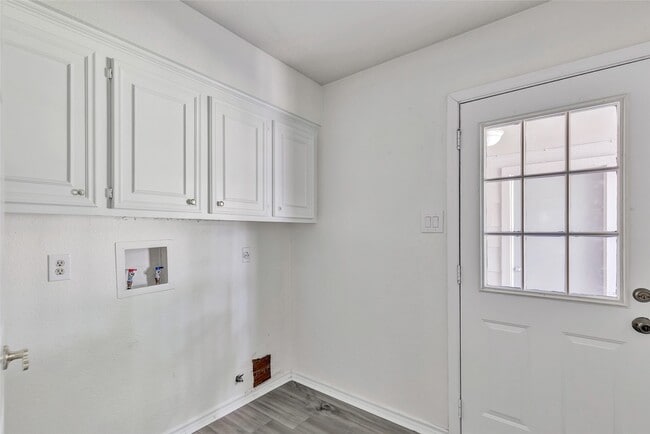 Building Photo - 7703 Pine Cup Dr
