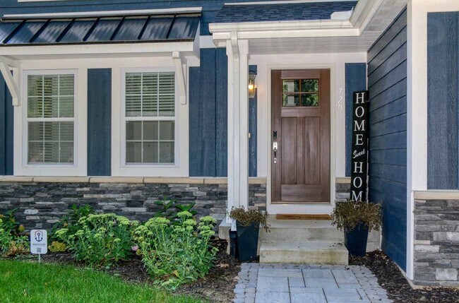 Building Photo - 720 Ravine Ln