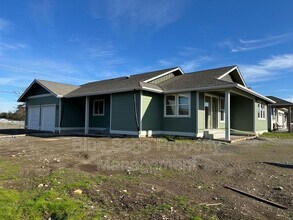 Building Photo - 865 W Hendrickson Rd