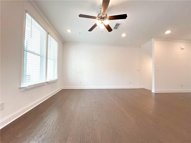 Building Photo - 6605 Beacon Dr