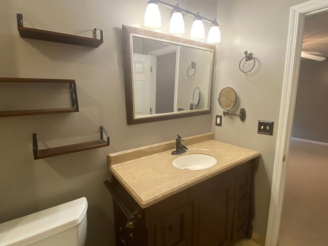 Building Photo - Price reduced**Move-in Ready!