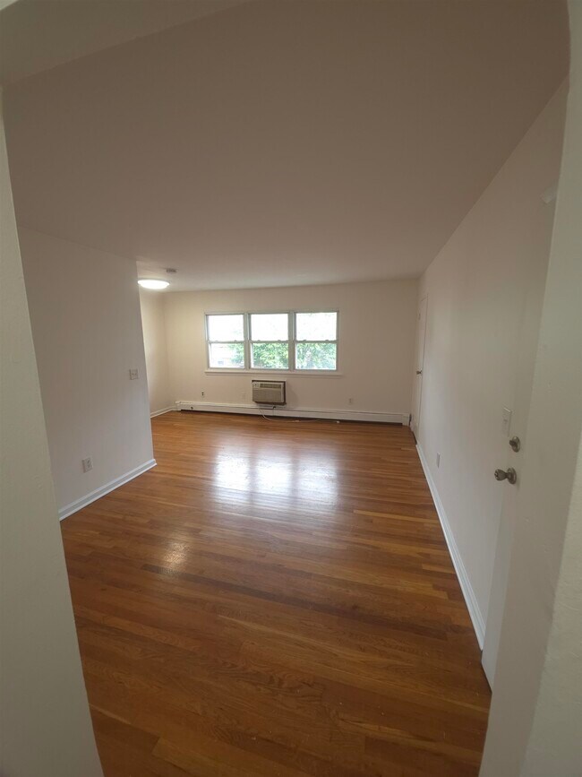 Building Photo - 4325 Meadowview Ave