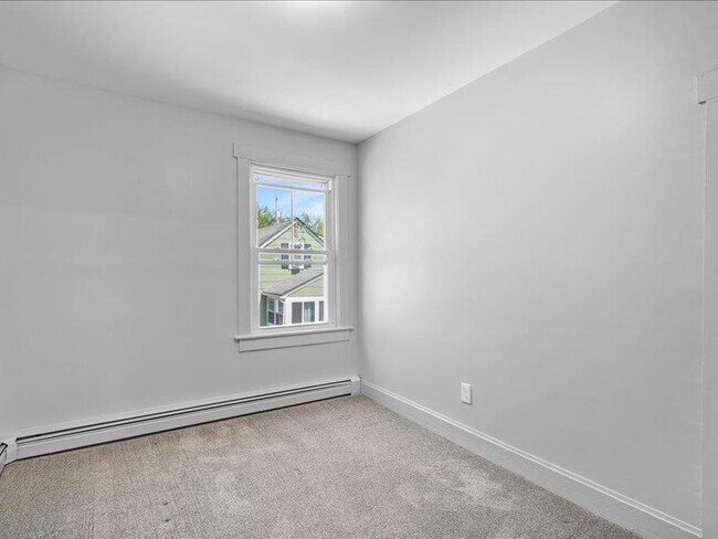 Building Photo - 28 Van Buren St