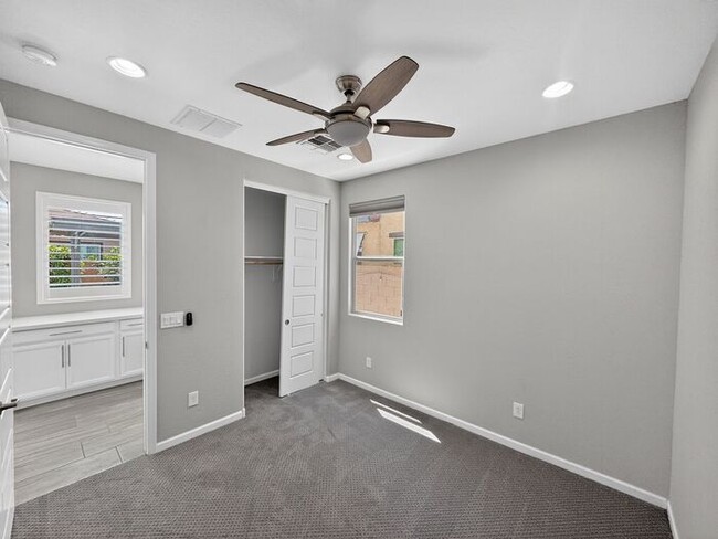 Building Photo - Stunning 5 Bed/5Bath Home in Gated Community – Over 3,100 SqFt of Modern Living -New Carpet throu...