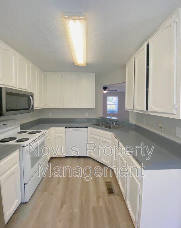 Building Photo - 88 River Ridge Dr