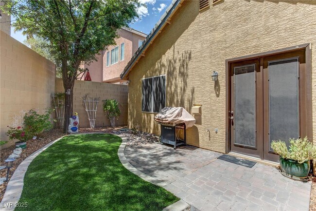 Building Photo - 5993 Attavilla Dr