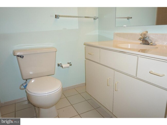 Building Photo - 203 Steeplechase Ct