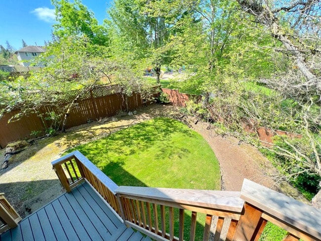 Building Photo - Spacious Upgraded Bothell/North Kirkland Home!