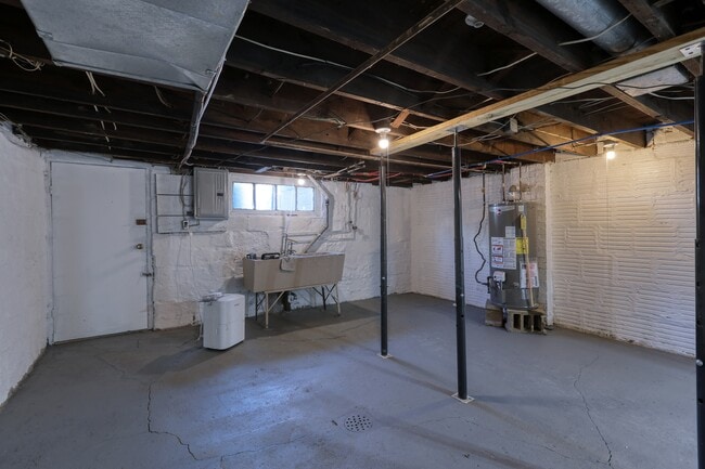 Building Photo - 68 Dewey St