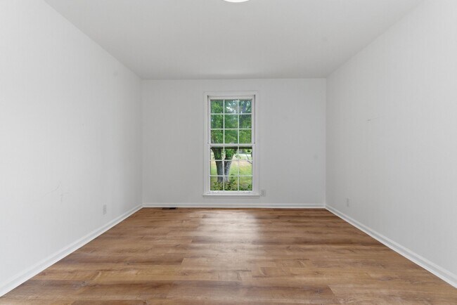 Building Photo - 308 Brookview Ct