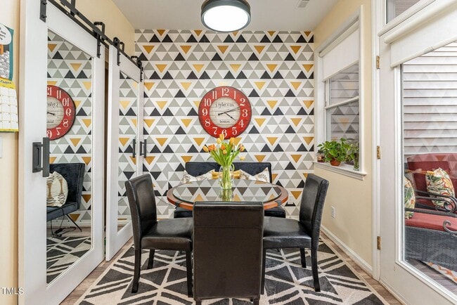 Building Photo - Beautifully Updated Townhome Near Historic Downtown Apex