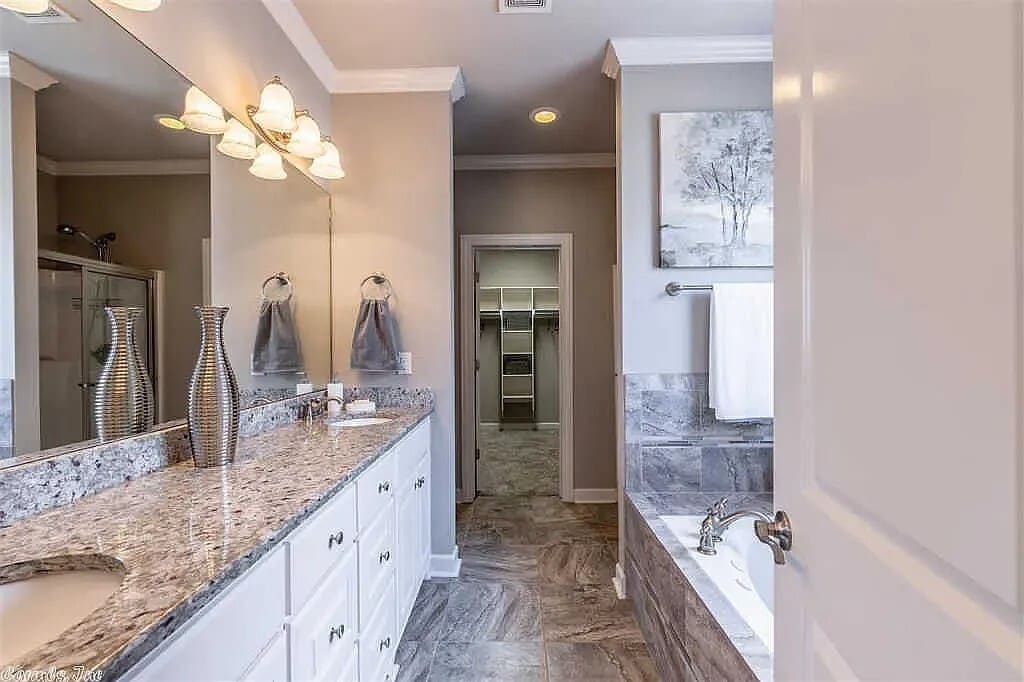 Building Photo - 9309 Meadow Gardens Cir