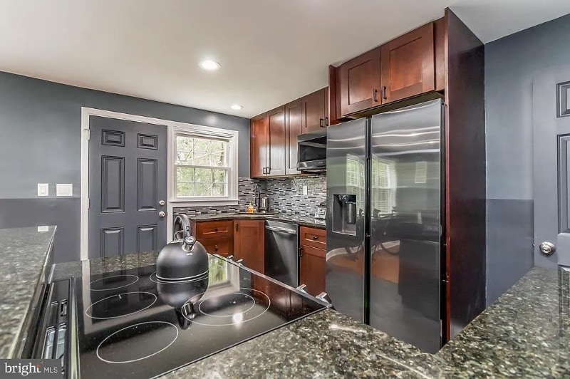 Building Photo - 1583 Doxbury Rd