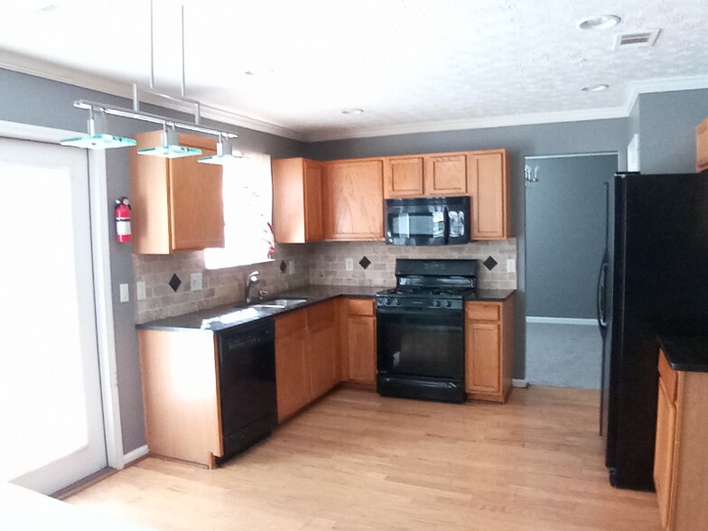 Building Photo - 1650 Ivey Pointe Ct