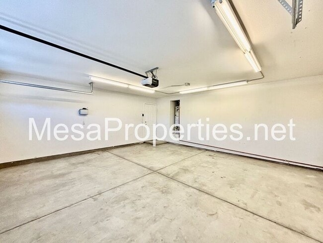 Building Photo - 15976 Elkins St