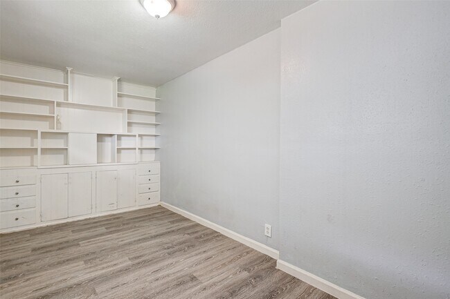 Building Photo - 7658 Belbay St