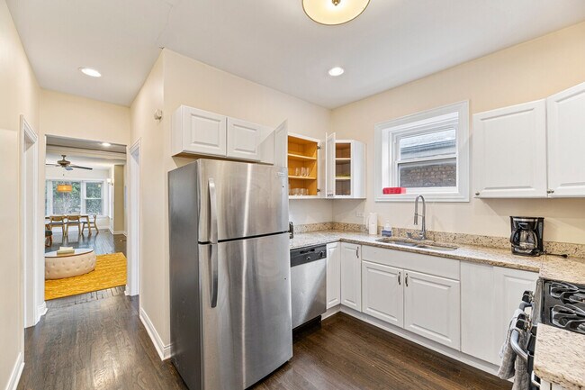 Building Photo - 1351 N Lawndale Ave