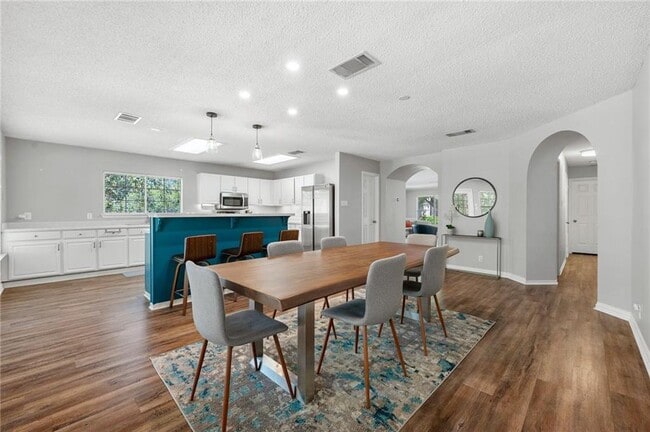 Building Photo - 7419 Pusch Ridge Loop