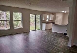 Building Photo - 6248 N Chestnut Terrace