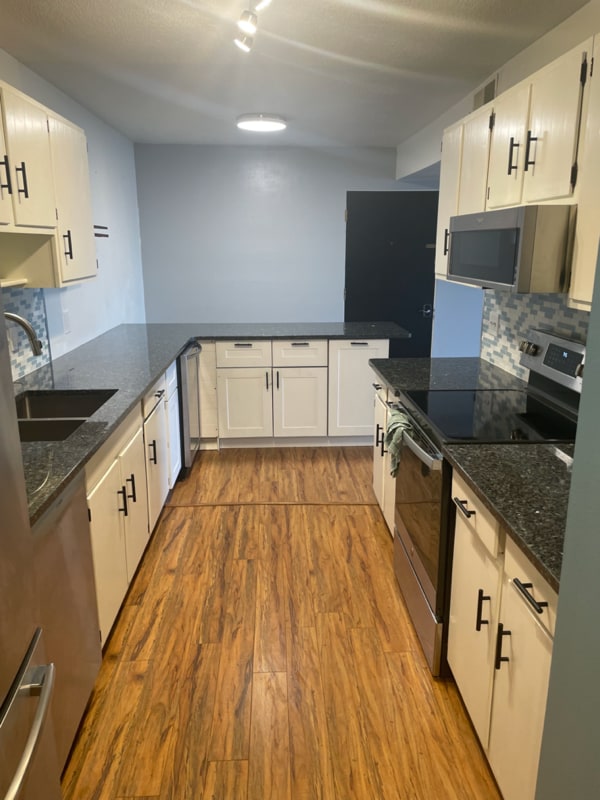 Building Photo - 326 14th Ave S